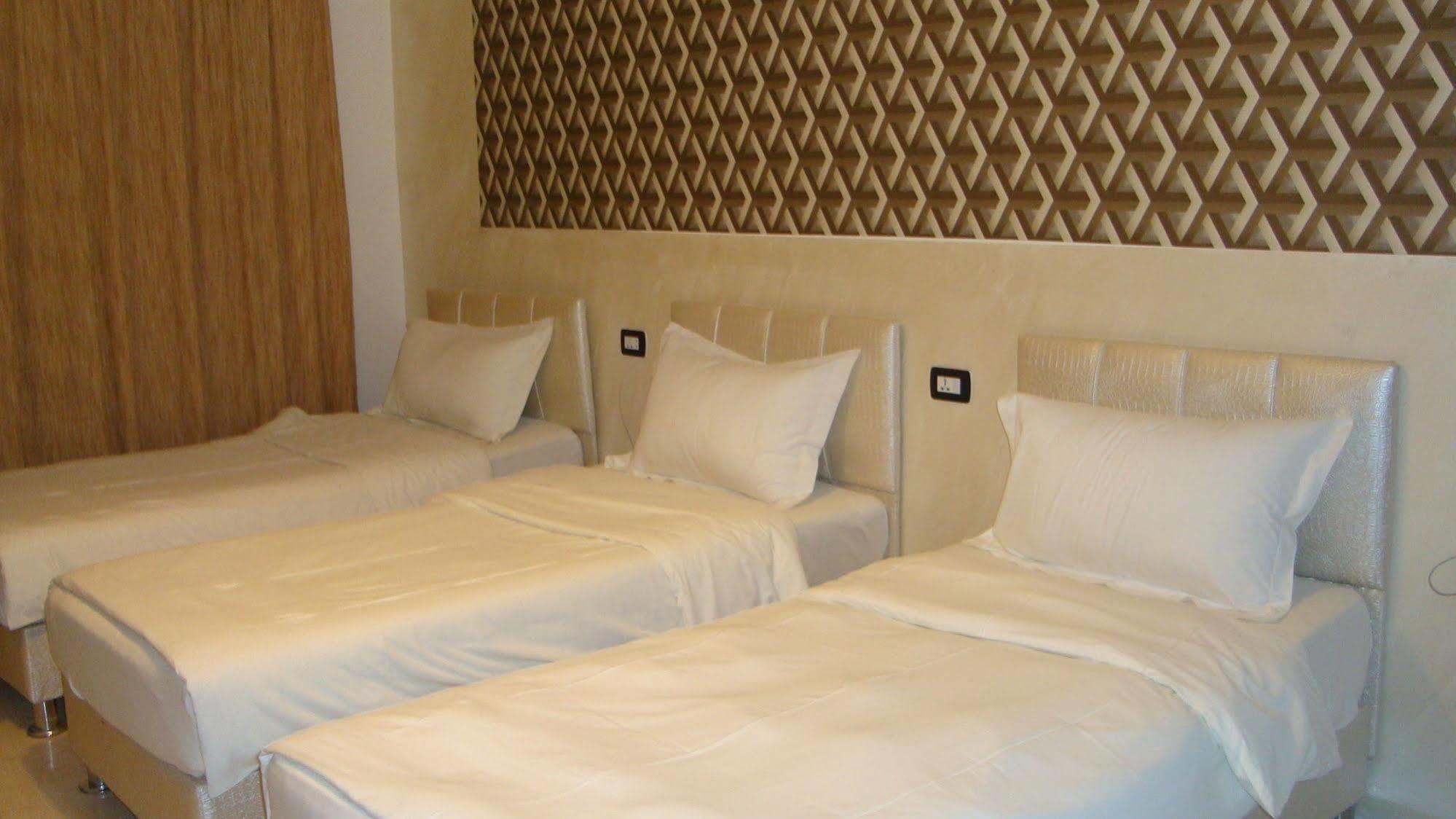 Rafi Hotel Аман Екстериор снимка
